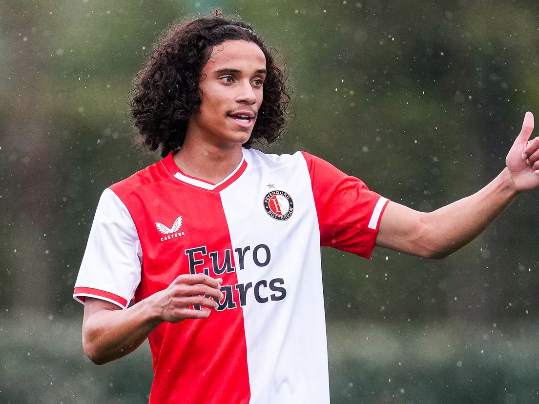 Gjivai Zechiël namens Feyenoord tijdens het duel tegen Lazio in de Youth League