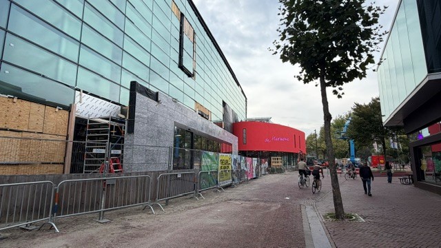 Nieuwe ingang van de vernieuwde Harmonie
