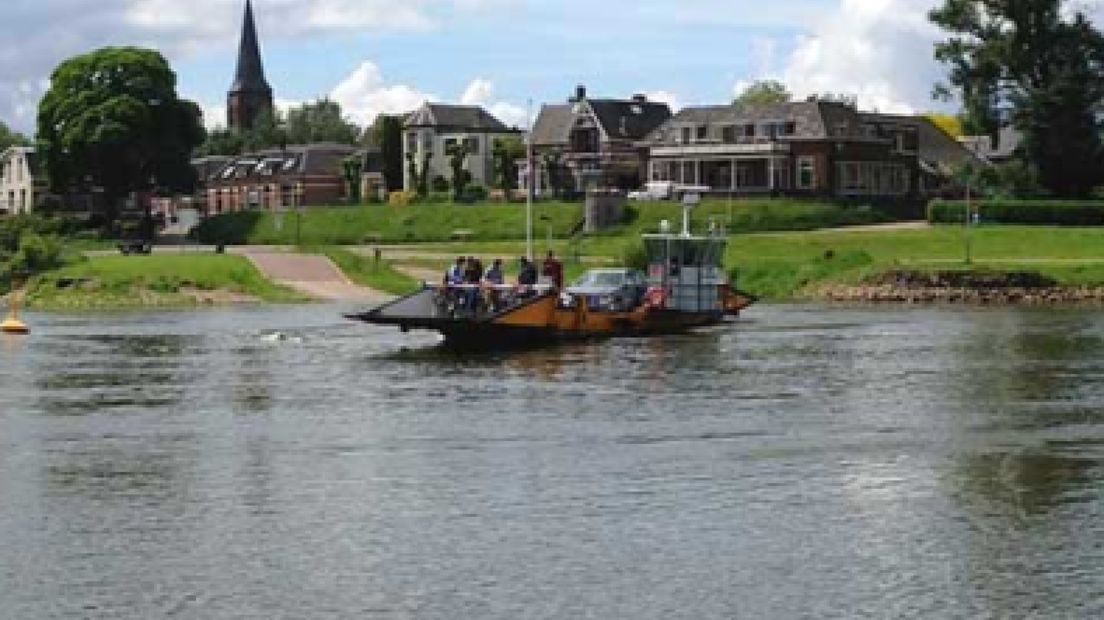 Heen en weer op nieuw veer tussen Dieren en Olburgen