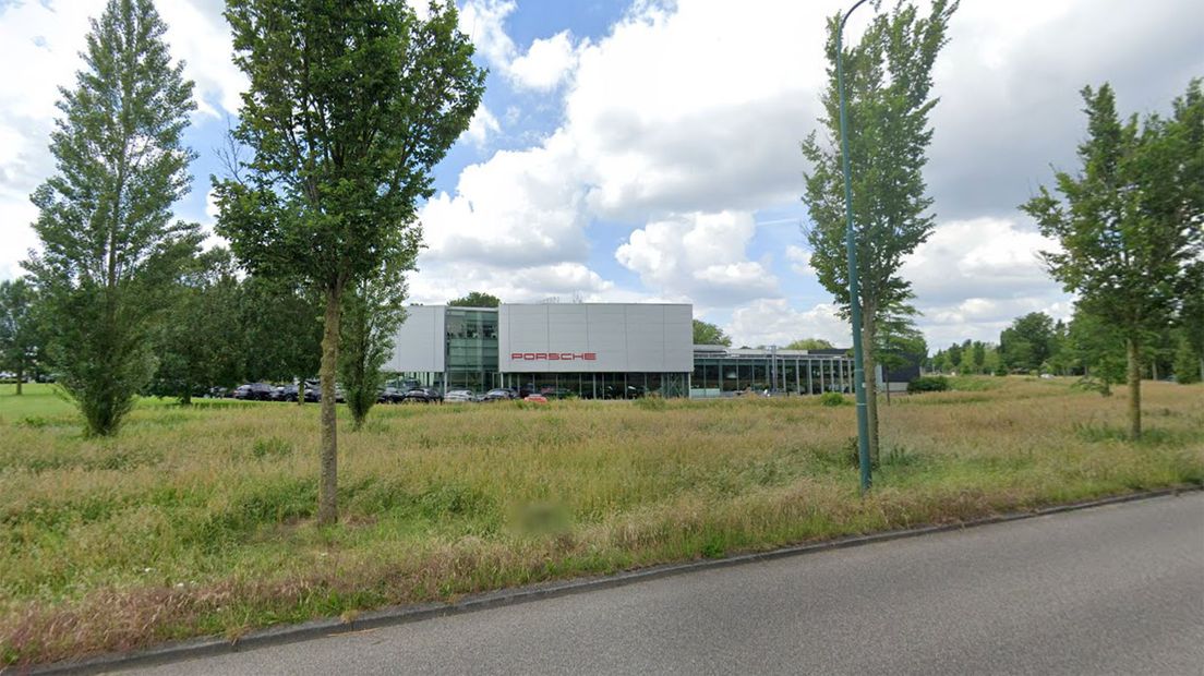 Het pand van Pon Porsche Import in Leusden