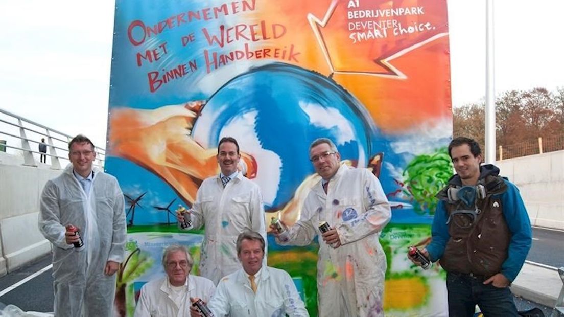 De betrokken partijen voor het graffitiedoek