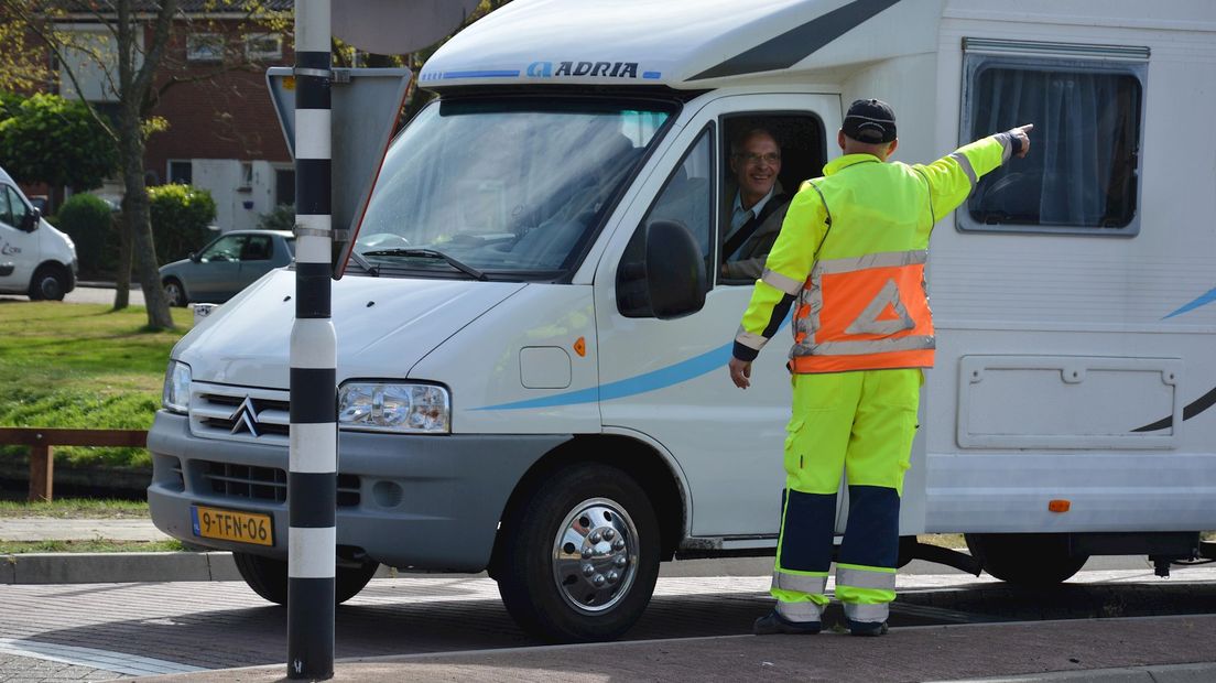 Verkeersregelaars ingezet na afsluiten Vaartweg