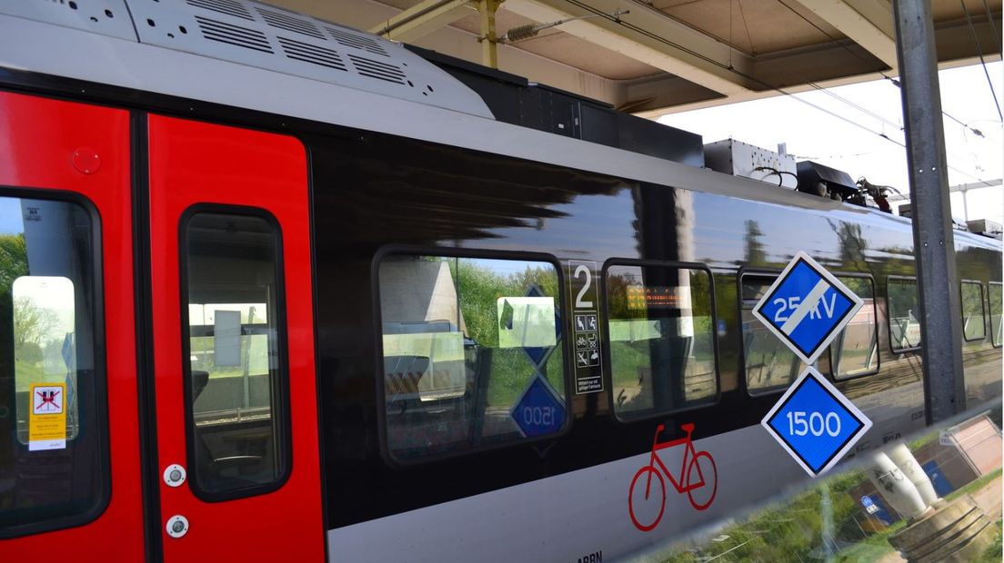 Donderdag zijn 250 passagiers uit een internationale trein op weg naar Frankfurt zijn op Arnhem CS gehaald nadat er brand ontstond bij het onderstel van de trein.