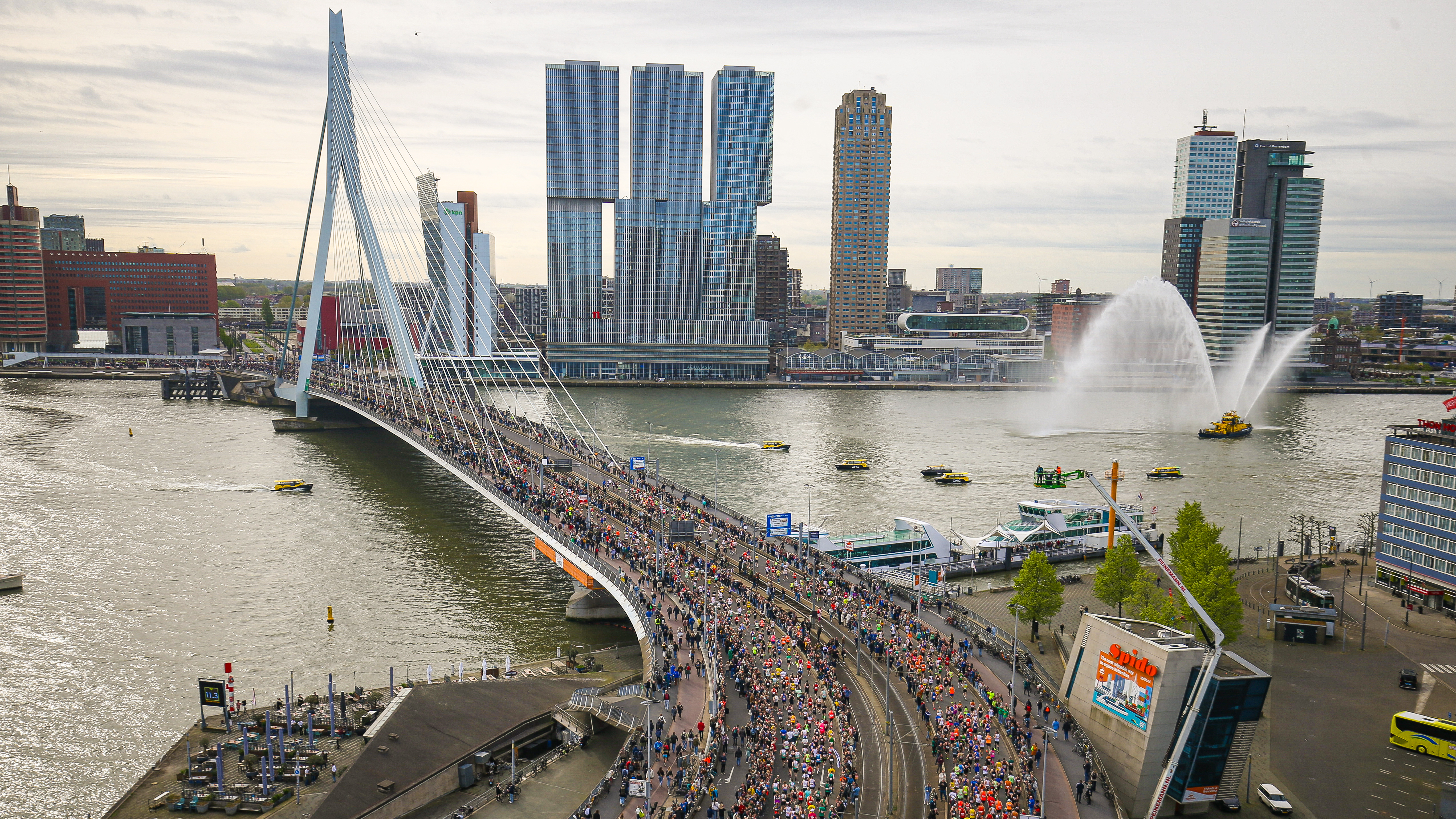 Drukte bij de start van de marathon