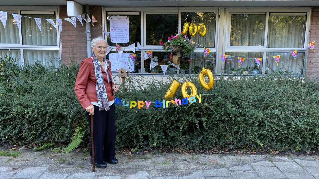 De honderdjarige Els schrok zich rot toen ze vanochtend de gordijnen opendeed