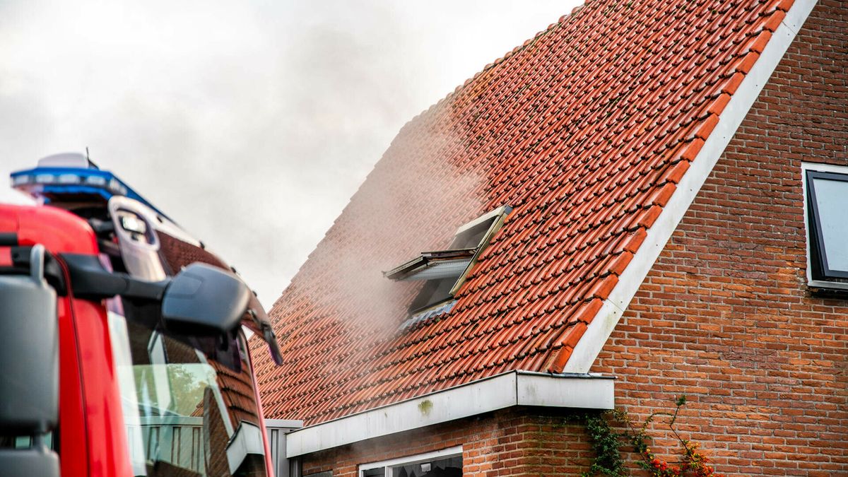 Rookwolken bij brand in woning Beilen