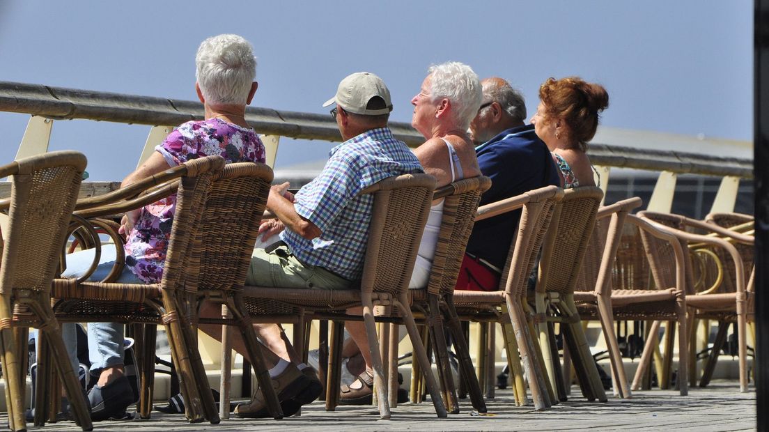 Genieten van het zonnetje op Scheveningen