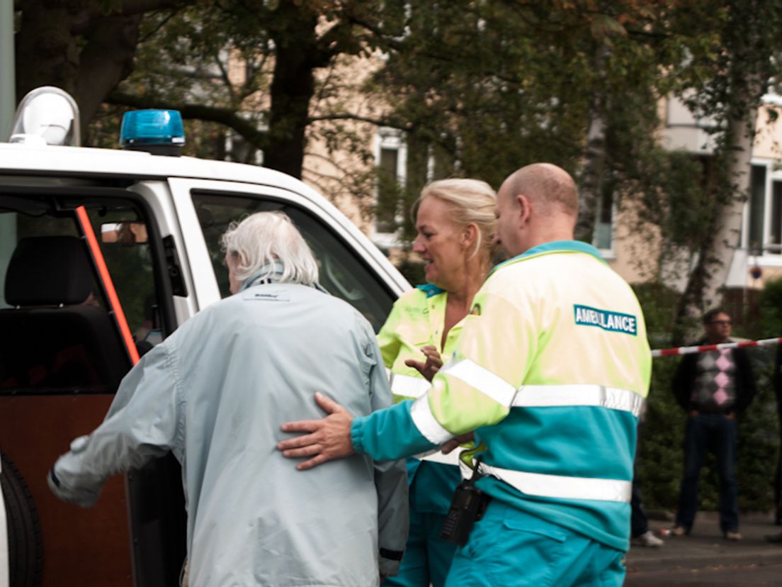 Brand Vlaardingen - opvang ambulance personeel.