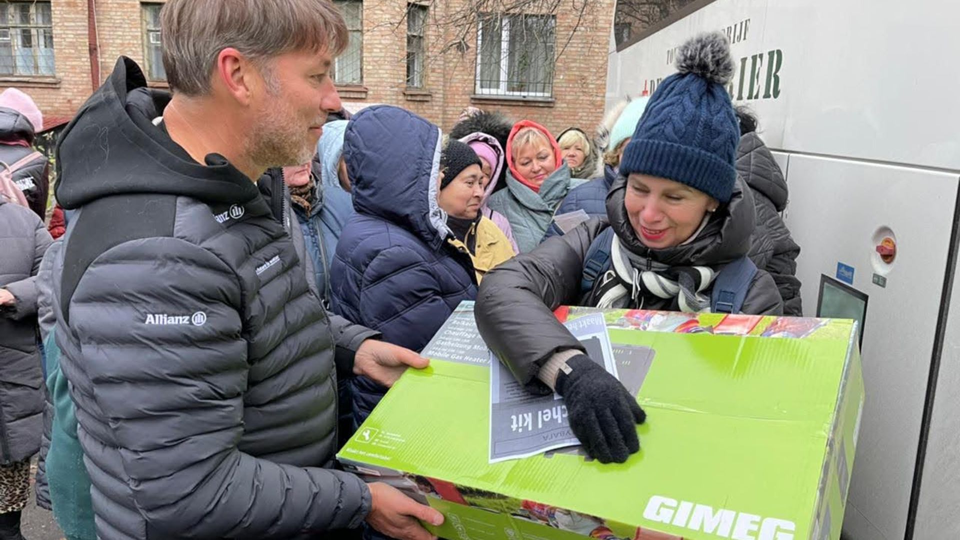 Sander de Kramer brengt gaskachels naar Oekraïne: 'Het kippenvel stond me op de trommelvliezen'