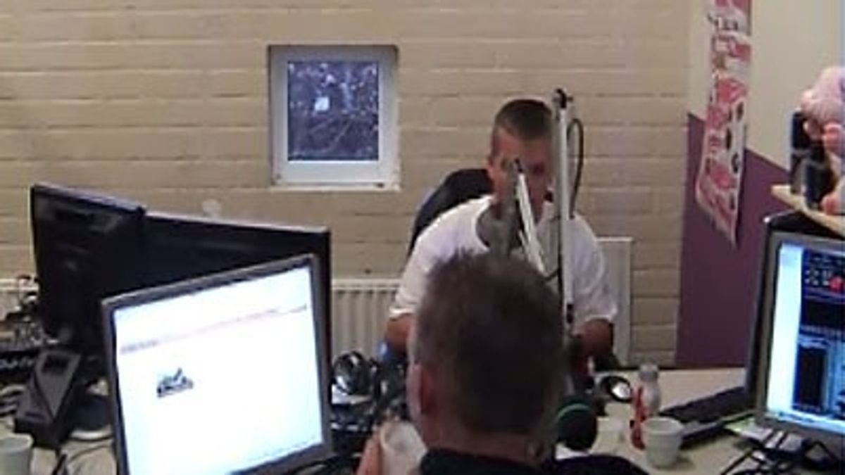 Leerlingen sluiten zich op in plastic huis