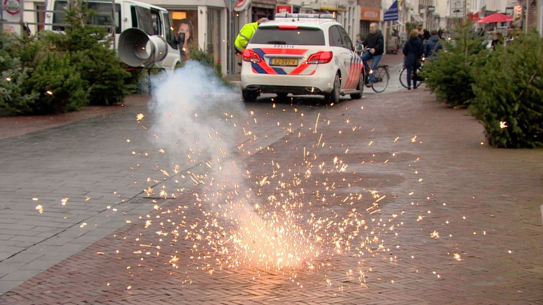 Legaal vuurwerk in de straten van Middelburg