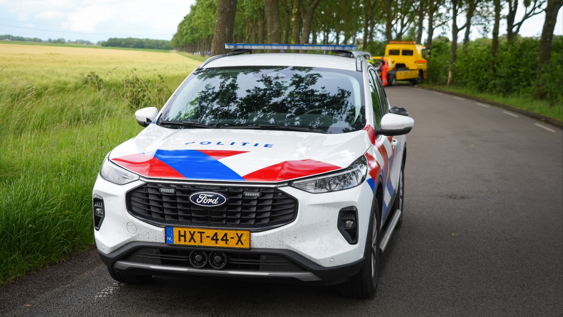 112-nieuws: Auto knalt op boom bij Musselkanaal