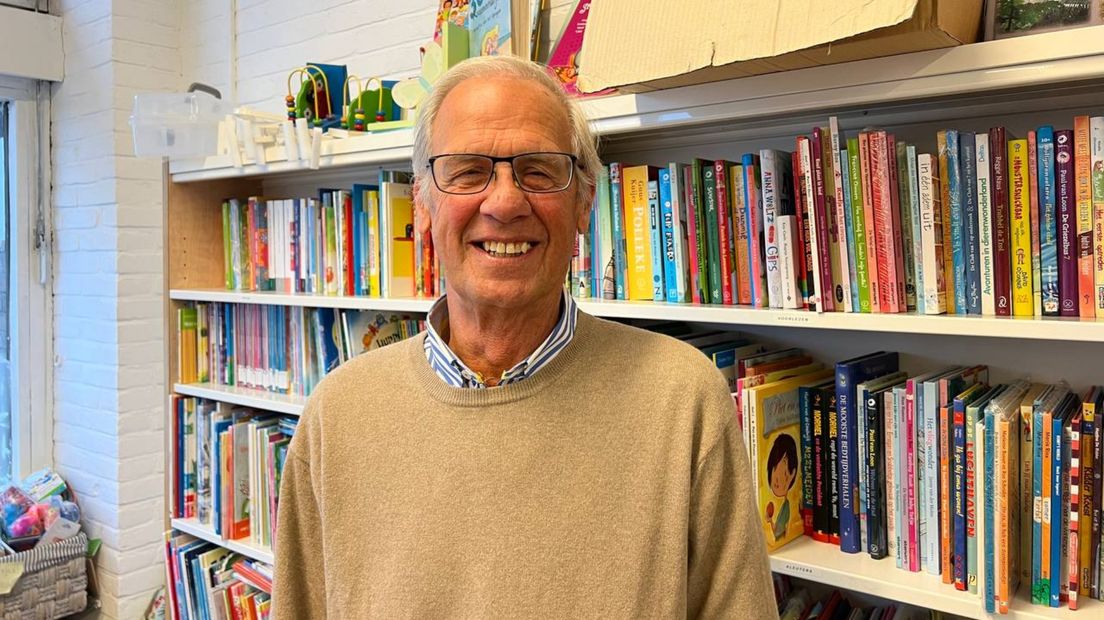 Frans Verhagen in de speelgoedbank