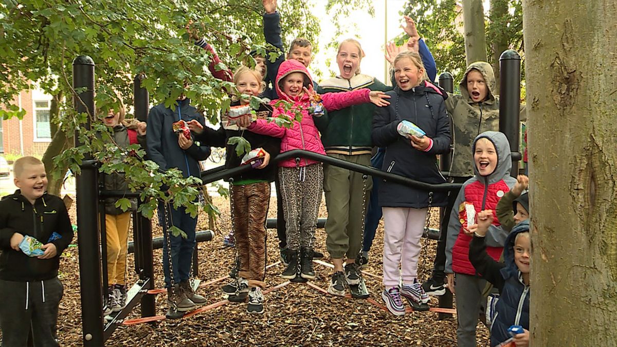 Speelbos geopend in Aarlanderveen: 'Kinderen kunnen hier vrijuit spelen'