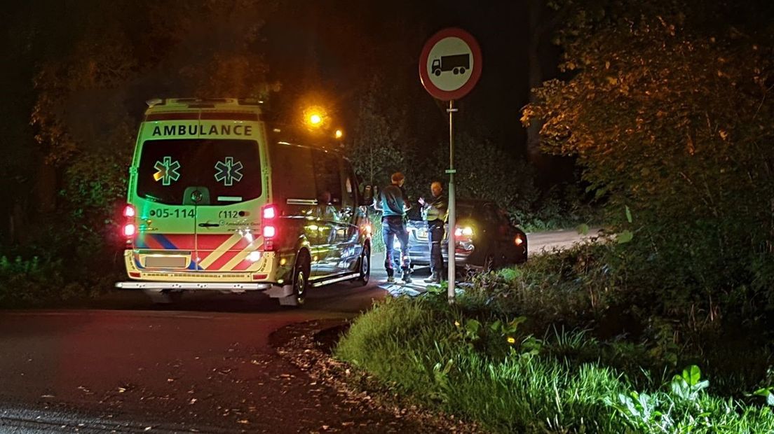 Een gewonden bij aanrijding tussen busje en auto
