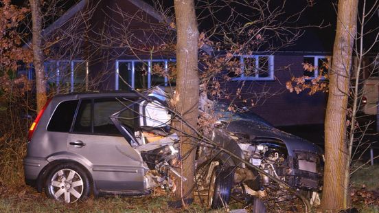 112 Nieuws: Gewonde na zeer ernstig ongeval in Rossum |Gladheid veroorzaakt verkeerschaos. 112 Nieuws: Gewonde na zeer ernstig ongeval in Rossum |Gladheid veroorzaakt verkeerschaos.