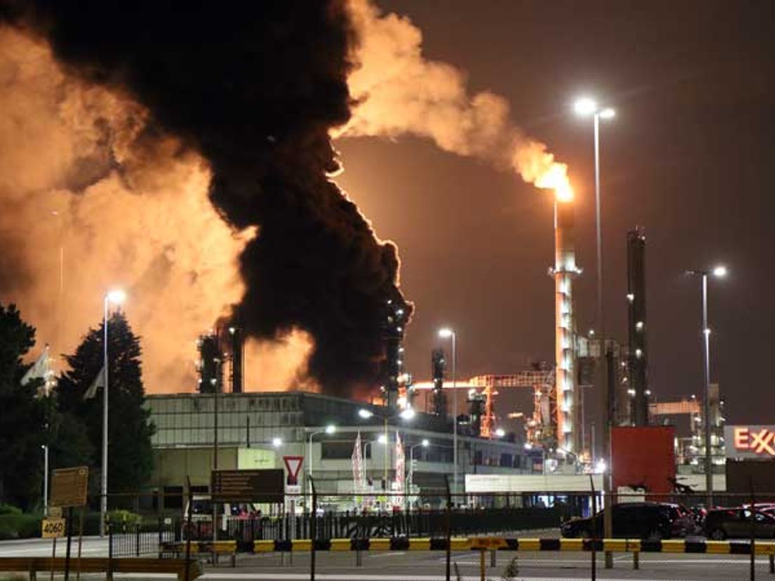 Bij de brand bij ExxonMobil kwam veel rook vrij