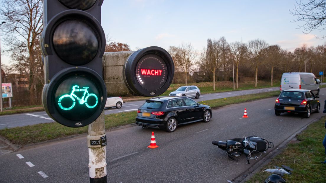 Zwolle Scooter Collision Linked to Traffic Light Issues: Woman Sustains Head Injury Zwolle Scooter Collision Linked to Traffic Light Issues: Woman Sustains Head Injury