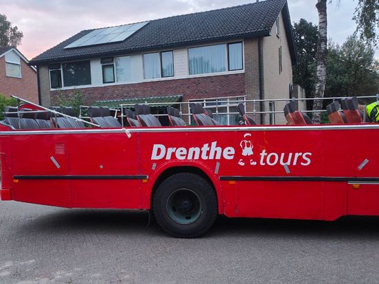 Directeur Drenthe Tours: Bus meegenomen voor onderzoek na ongeluk met feestvierende voetballers