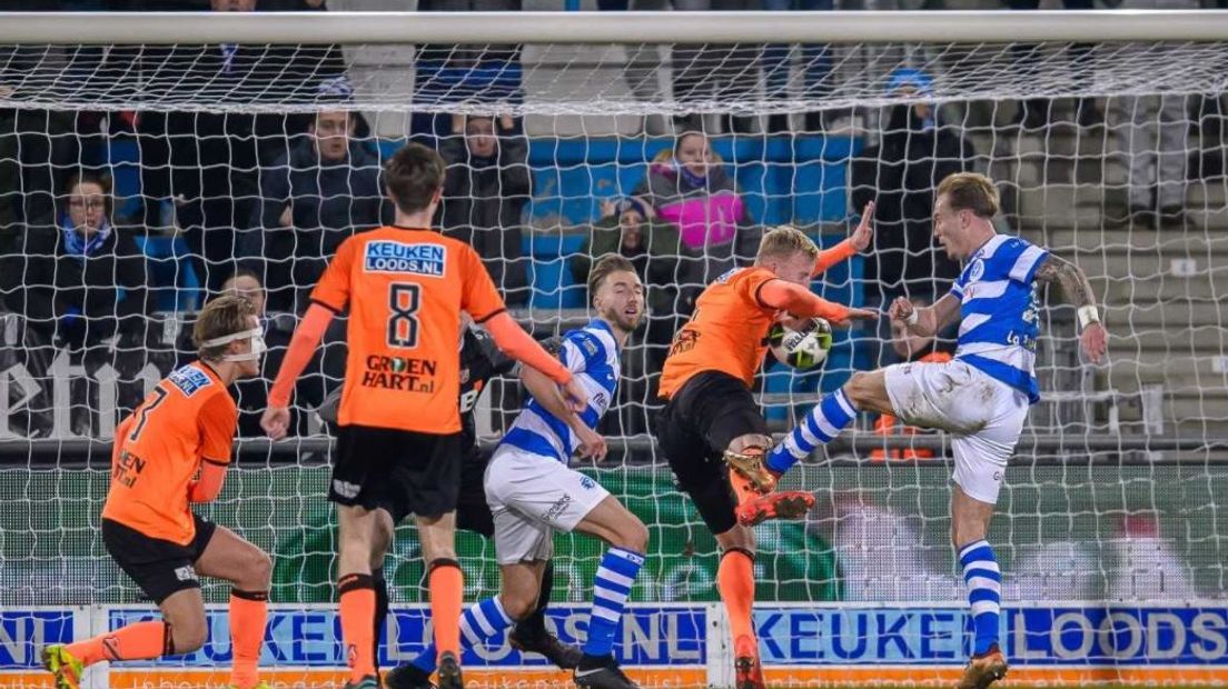 Na een mindere reeks heeft De Graafschap voor de derde keer op rij gewonnen. Op De Vijverberg werd Volendam met 2-1 verslagen.