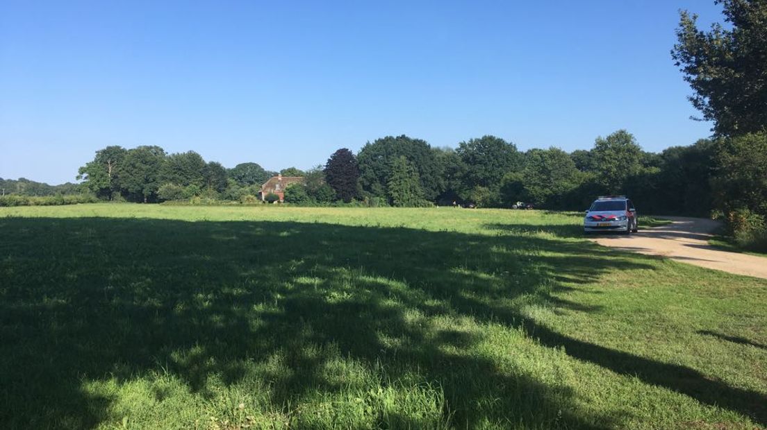 In een woning aan de Deldenseweg in Vorden is vrijdag een man levenloos aangetroffen.