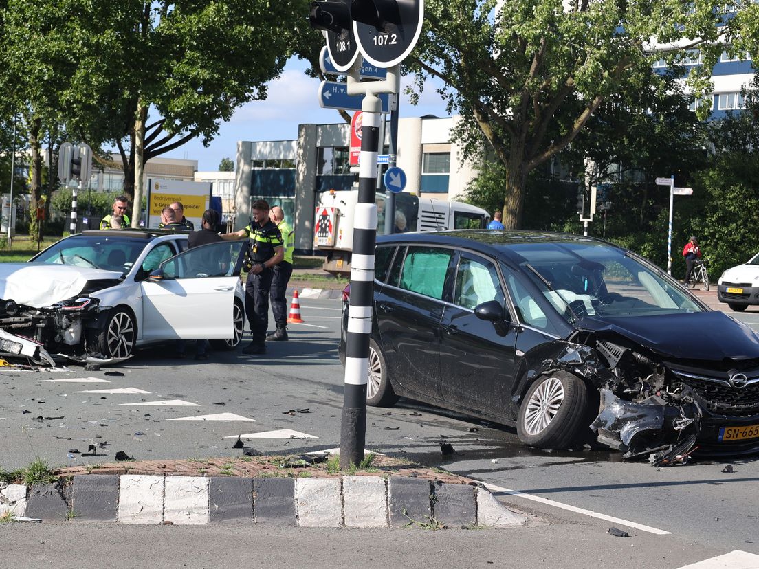 Beide voertuigen liepen behoorlijk wat schade op.