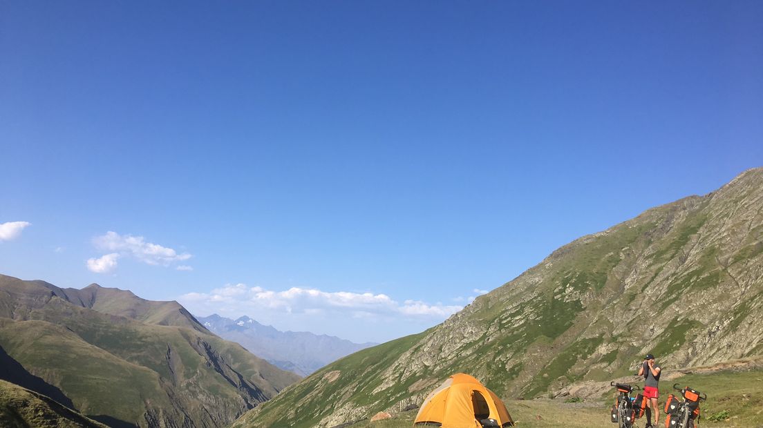 Kamperen in de Georgische natuur maakte de reis ondanks de moeilijkheid de moeite waard (Rechten: Judith Zielstra)