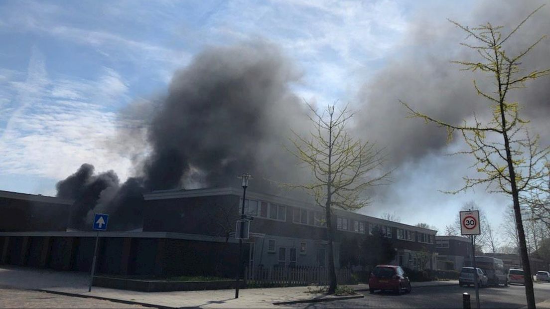 Schuur in Deventer in vlammen op