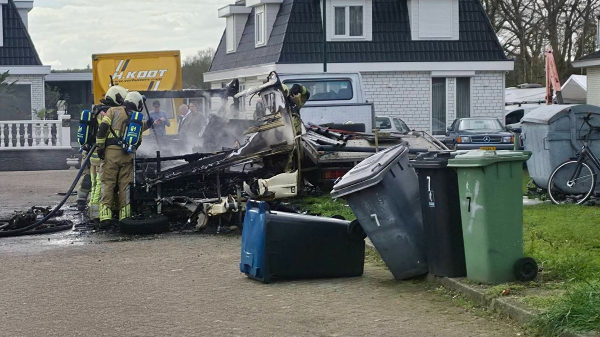 Caravan gaat in vlammen op in Rhenen