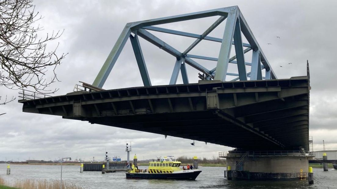 Rijkswaterstaat zet brug van Sas van Gent hoog op prioriteitenlijstje na verschillende storingen Rijkswaterstaat zet brug van Sas van Gent hoog op prioriteitenlijstje na verschillende storingen