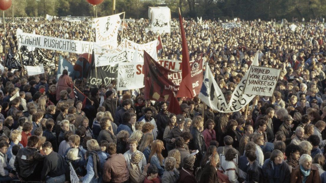 Demonstratie tegen kernwapens in 1983 op het Malieveld