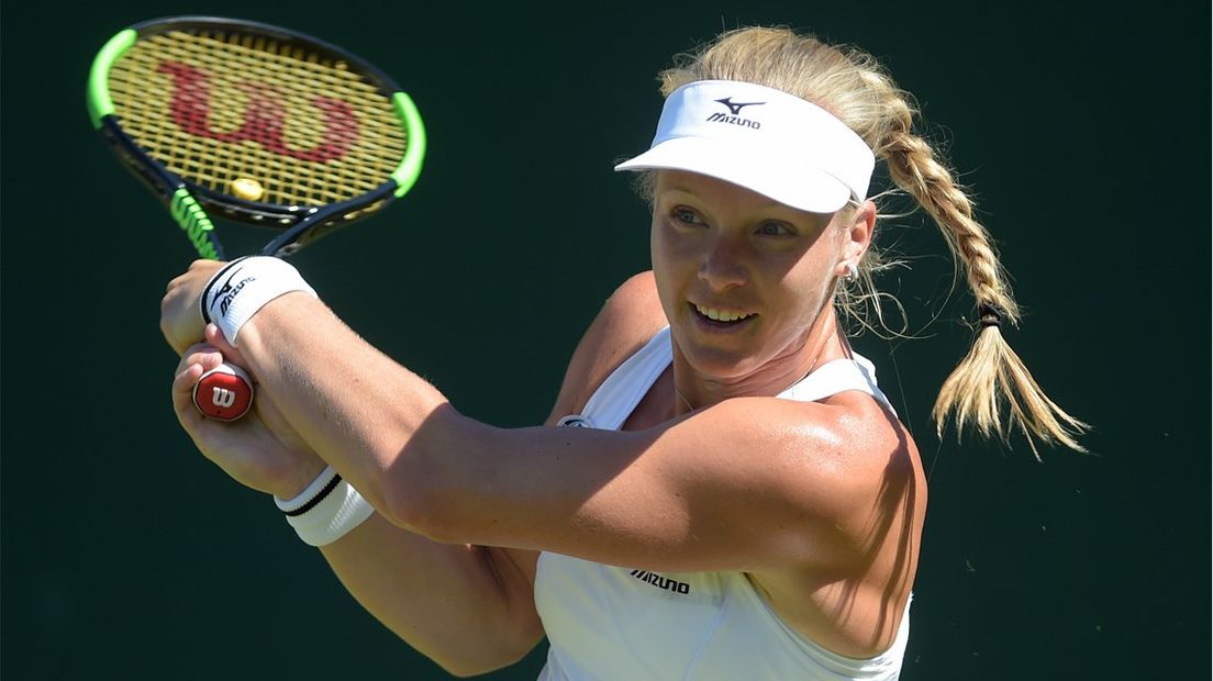 Kiki Bertens in actie tijdens Wimbledon 2018. 