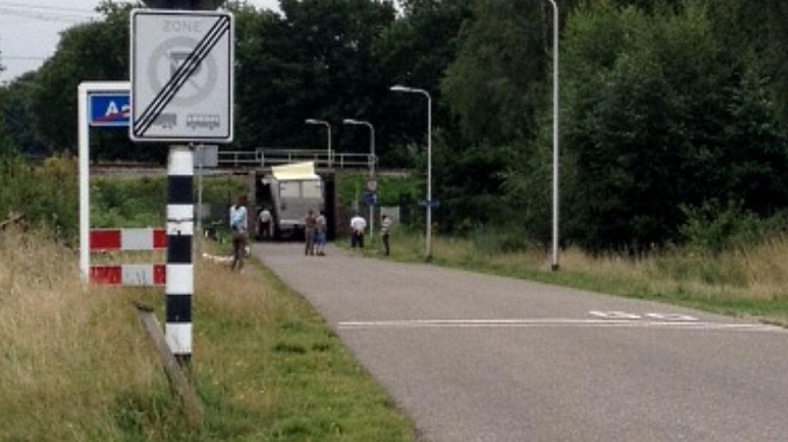 Oorzaak van de verstoring is een beschadigd spoorwegviaduct bij Loon (Rechten: Albert Offereins)