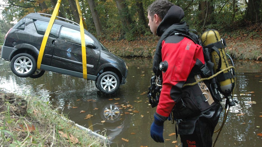 Brommobiel te water in Almelo