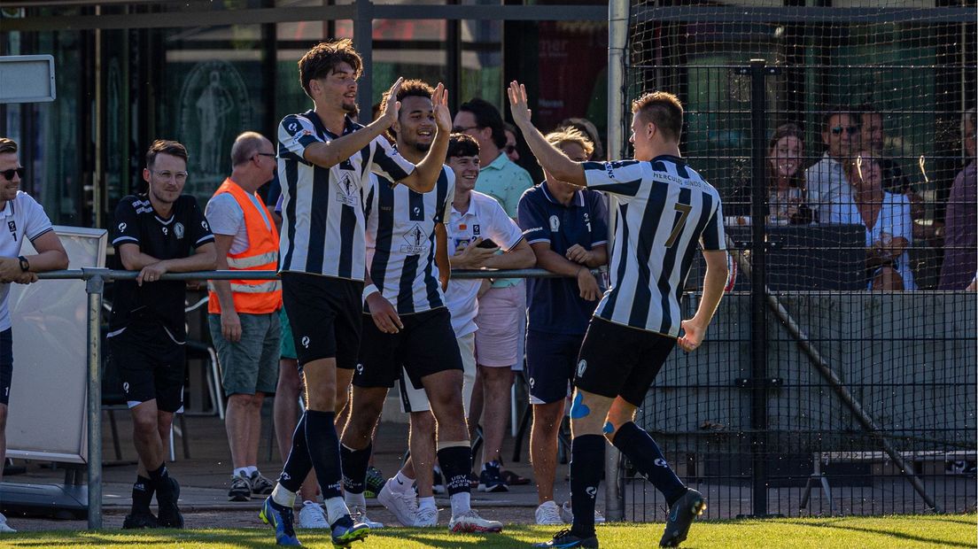 Blijdschap bij Tim Waterink en zijn ploegenoten