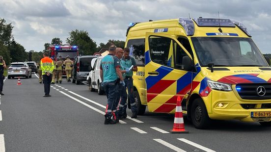 Autobestuurder gewond bij kop-staartbotsing in Markelo. Autobestuurder gewond bij kop-staartbotsing in Markelo.