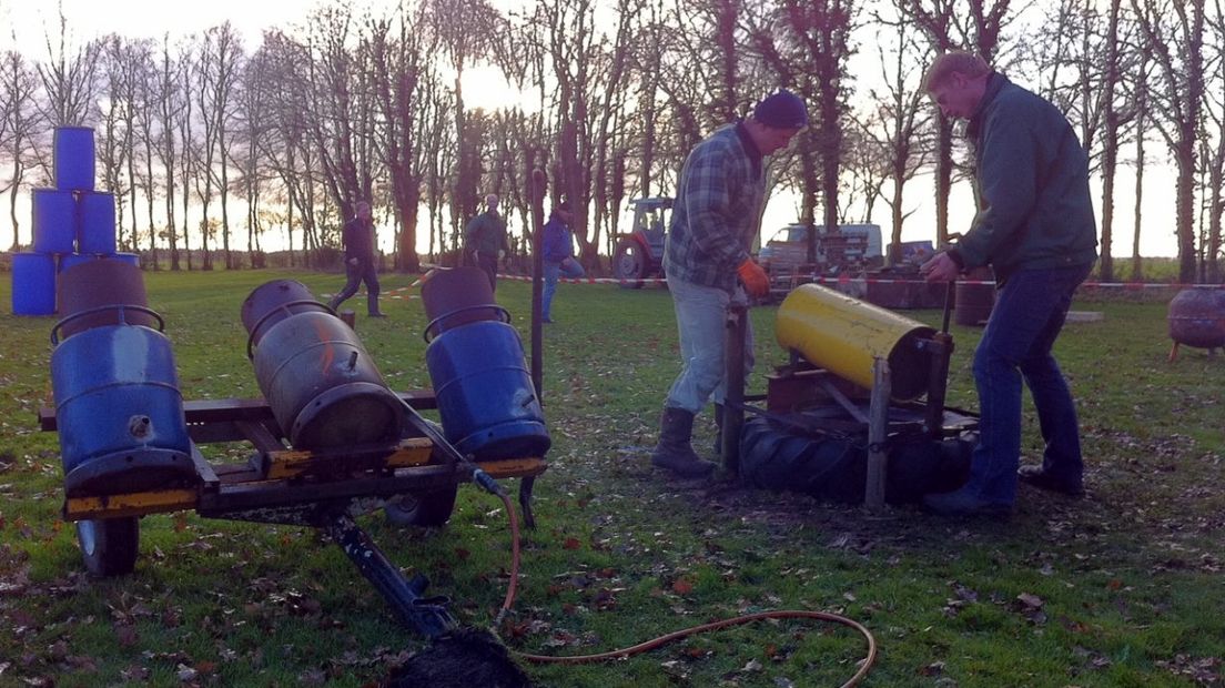 Carbidschieten in Wachtum (Rechten: archief RTV Drenthe)