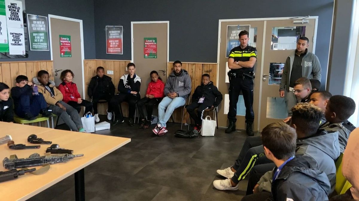 Tieners uit Charlois over messengeweld: 'Kinderen horen niet naar buiten te gaan met wapens, ze hore