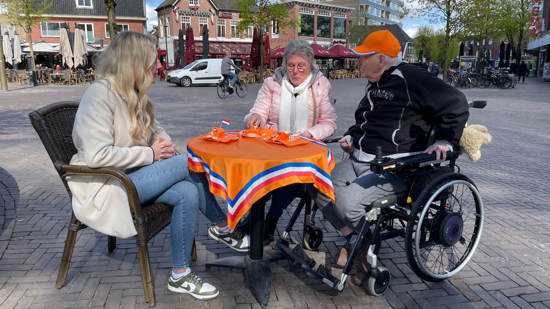 De bijna-jarigen verheugen zich al op het Verjaardagsplein op Koningsdag in Emmen