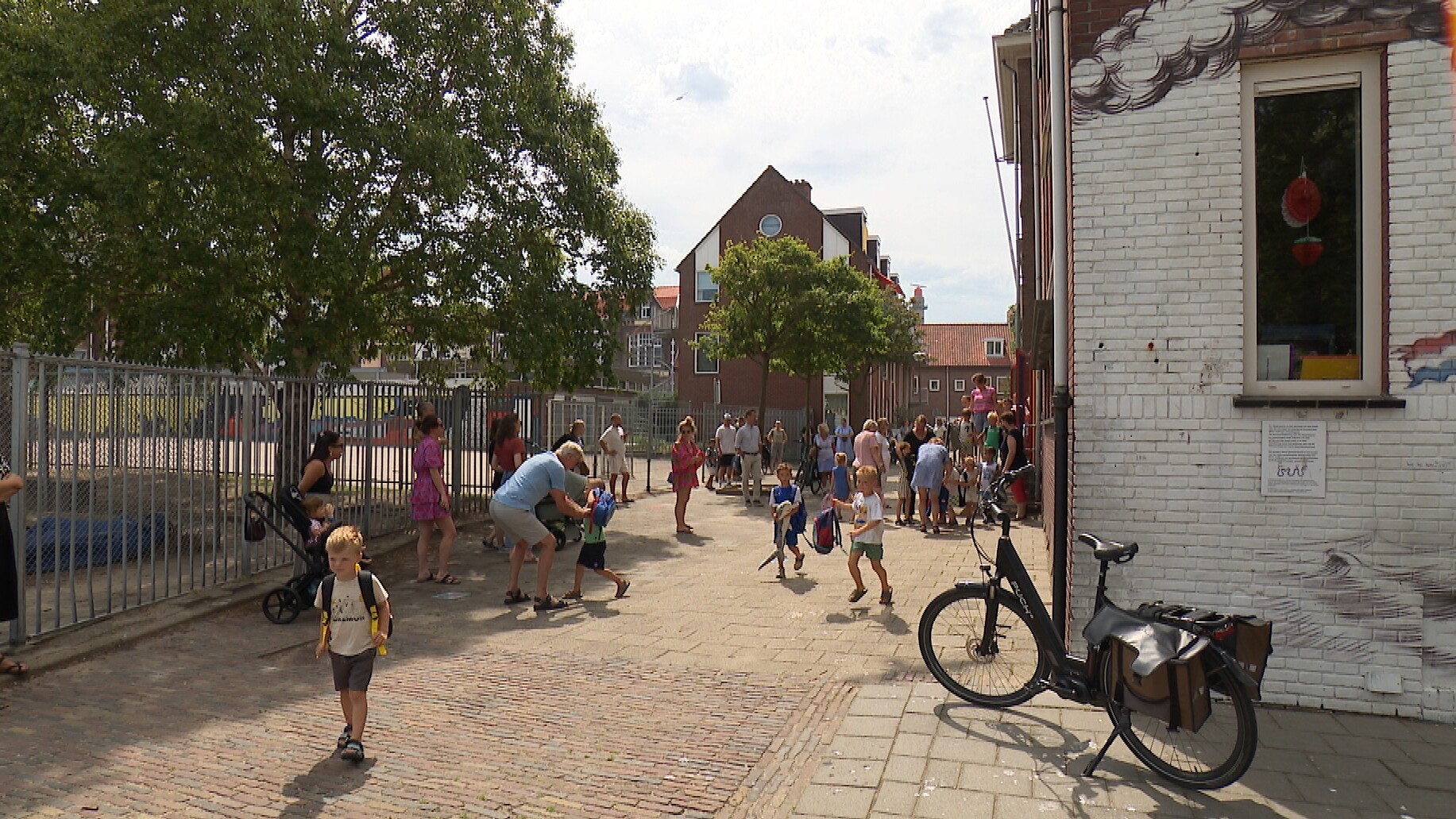 Tropenrooster zorgt voor paniek bij ouders: wie haalt de kinderen op?