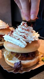 Sjefkok Tiemen priuwt in hiel bysûndere burger