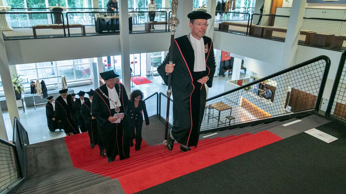 Radboud Universiteit en ziekenhuis mogen zich niet langer 'katholiek' noemen.
