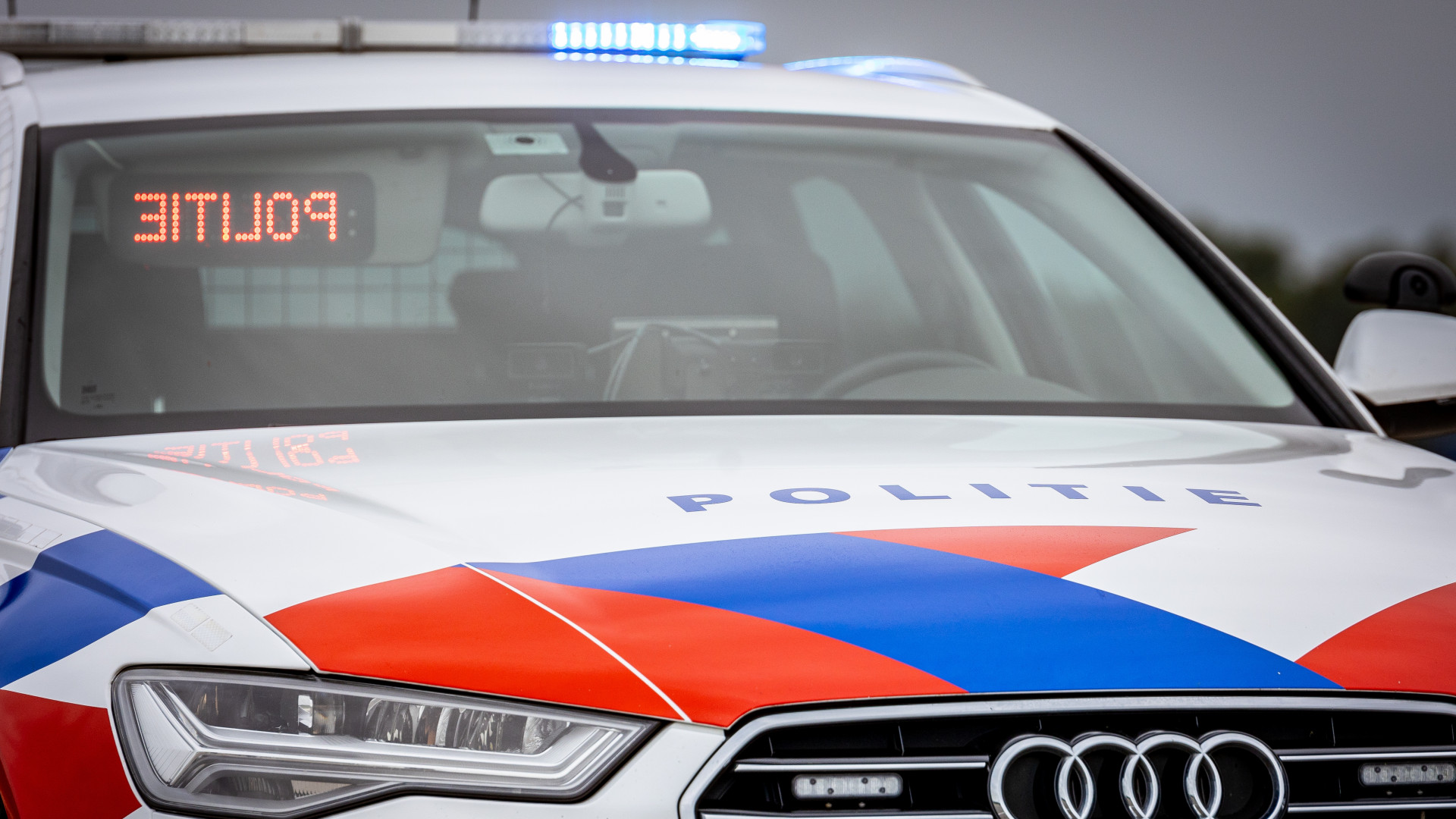 112-nieuws | Auto In Sloot - Bakwagen Rechtdoor Over Rotonde - Omroep West