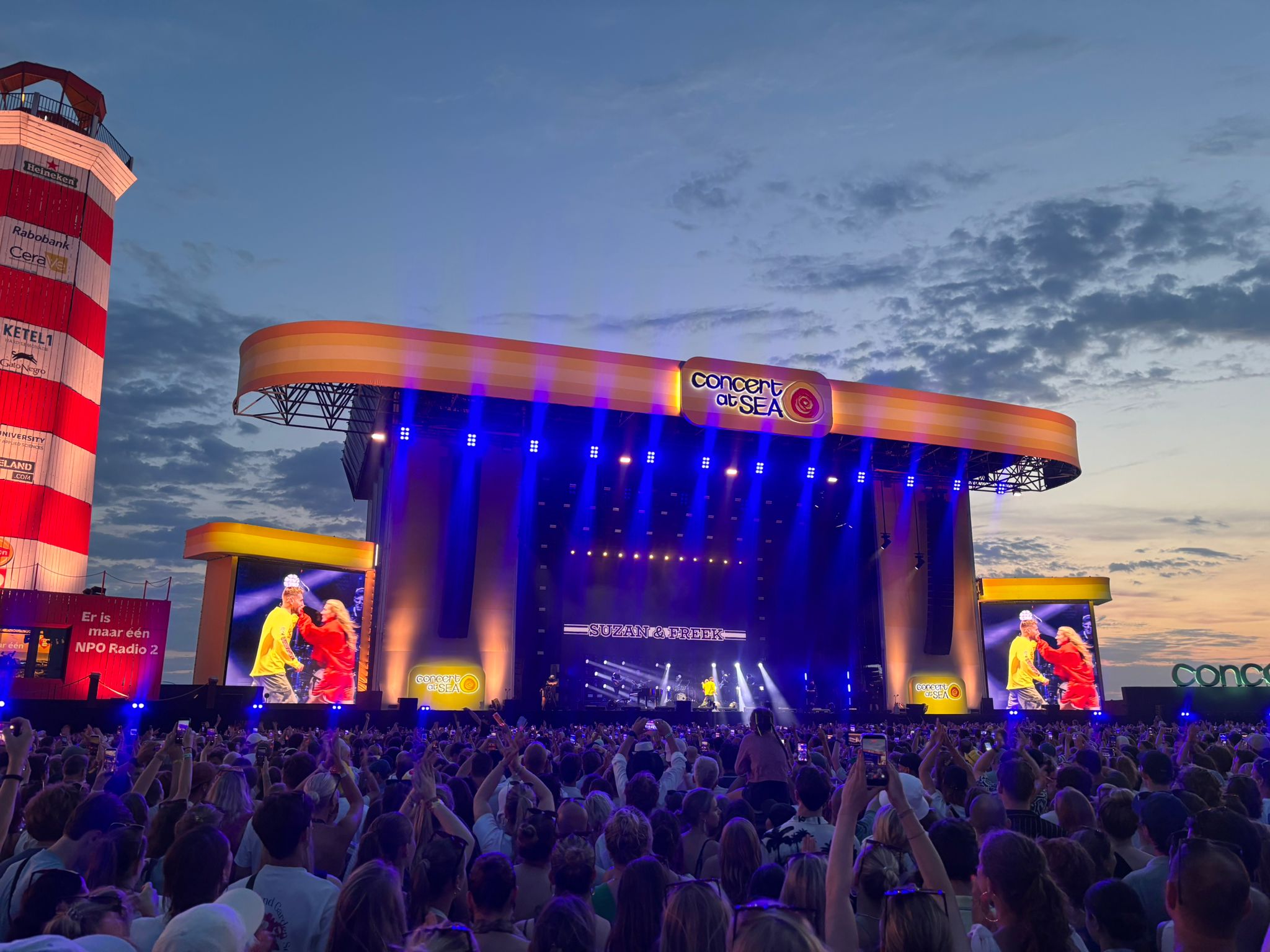 Dit was dag twee van Concert at SEA: Grote namen, grote hits, en drukte bij de vernevelaars