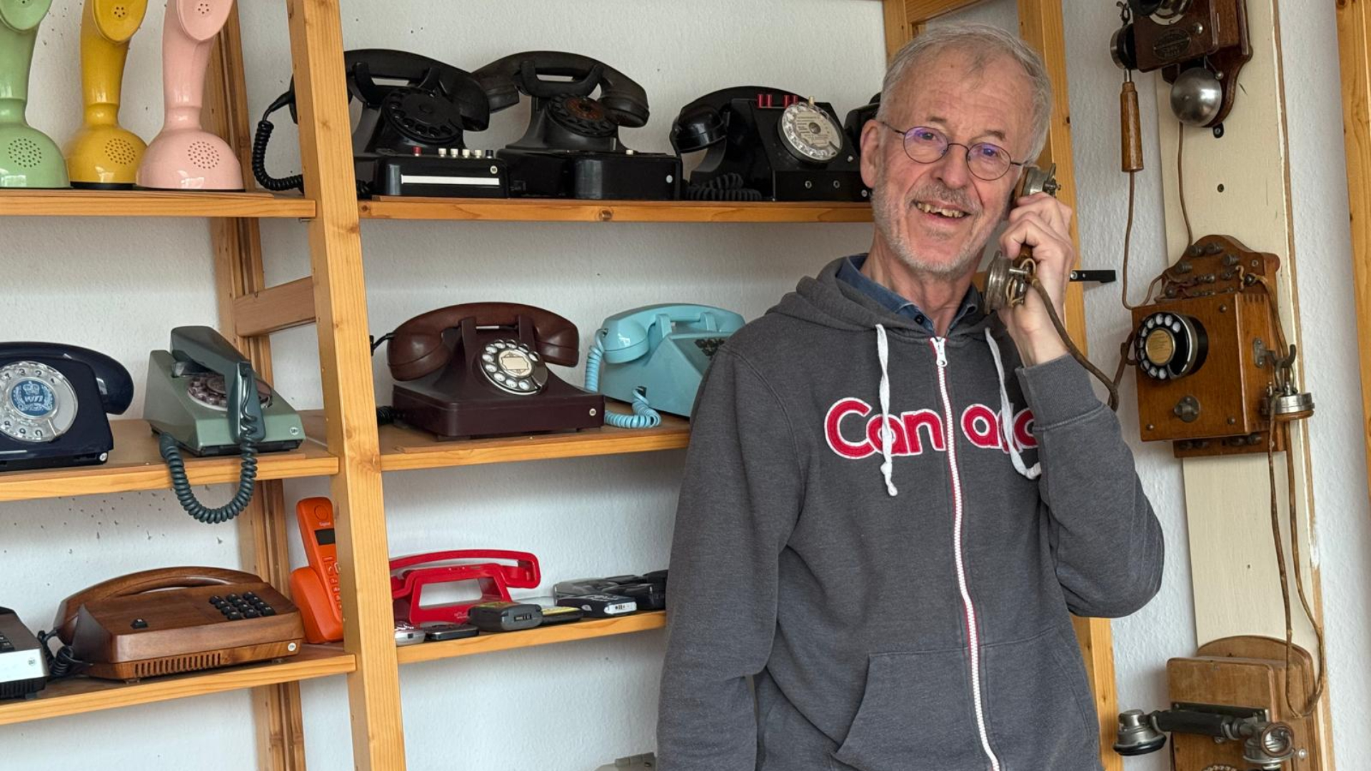 Freerk heeft 150 jaar telefonie op zolder: 'Ik vind de techniek erachter het allermooist'
