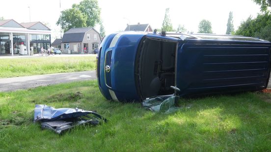 Vijf gewonden bij ernstig ongeluk tussen twee auto’s bij Westkapelle. Vijf gewonden bij ernstig ongeluk tussen twee auto’s bij Westkapelle.