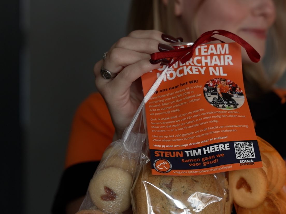 Broer en zus Tim en Sanne bakken koekjes voor ticket naar WK powerchair hockey Finland