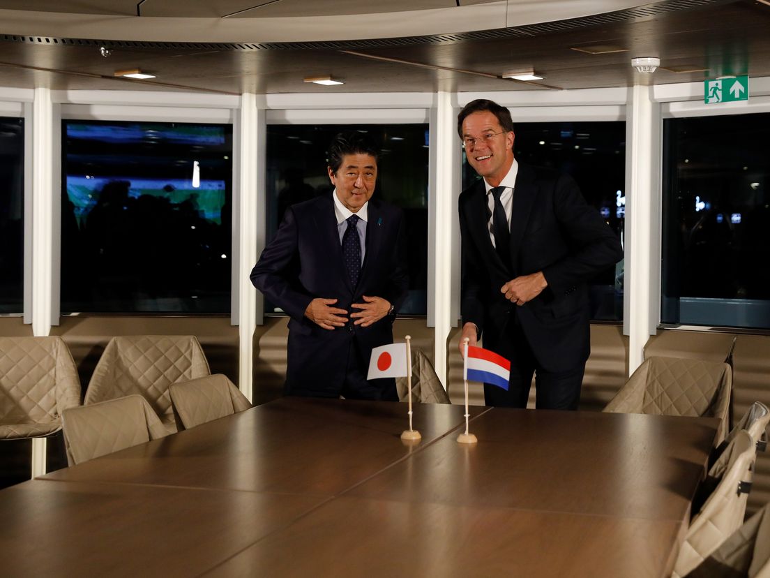 De Japanse premier Shinzo Abe en minister-president Mark Rutte.