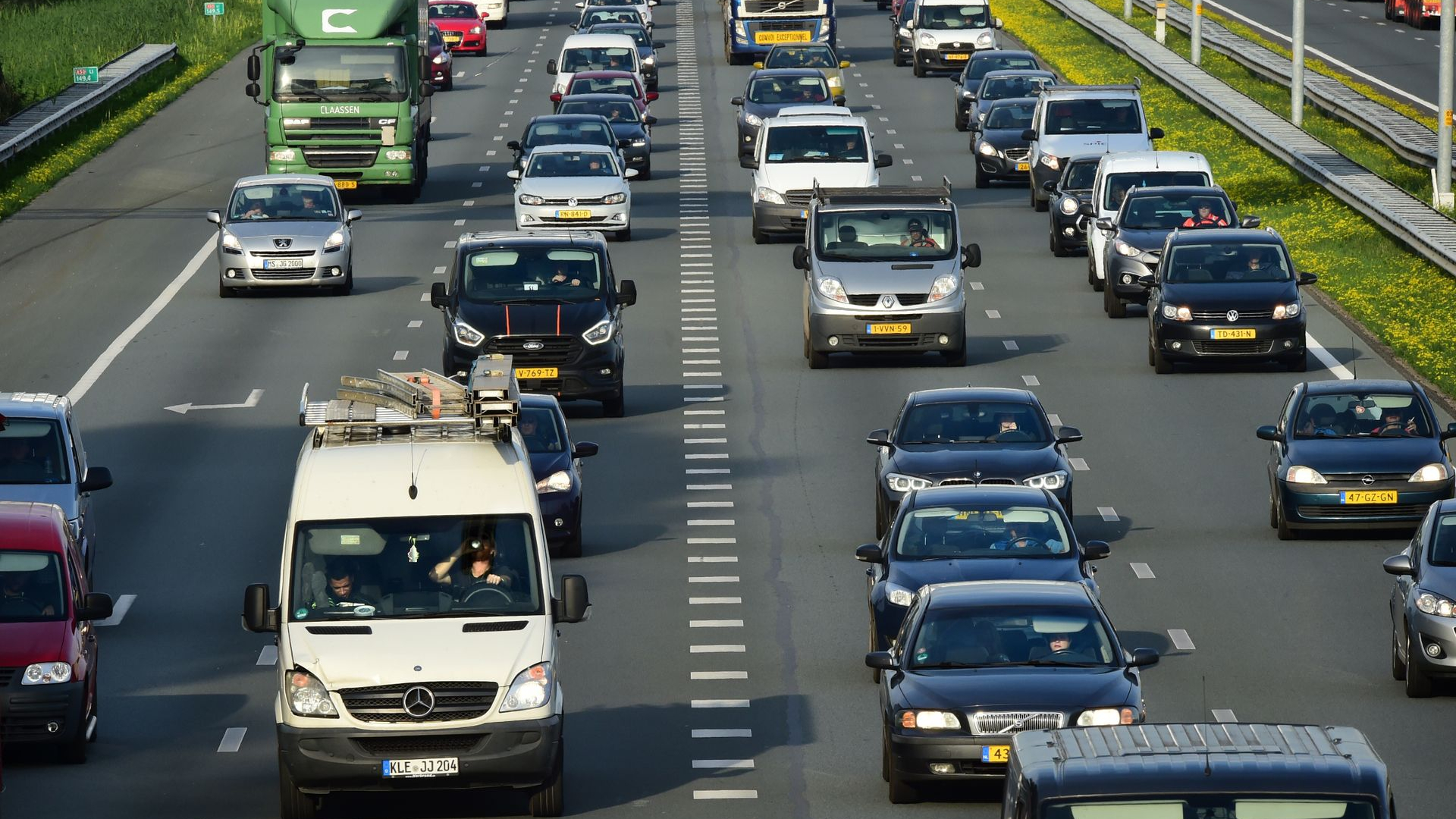 Kapotte Vrachtwagen Zorgt Voor Enorme Vertraging Op A50 - Omroep Gelderland