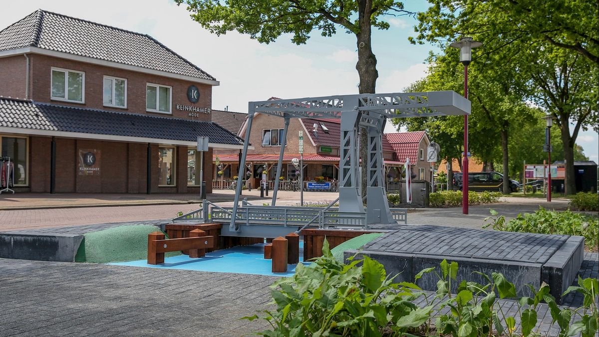 Verdwenen brug is terug in Westerhaar-Vriezenveensewijk